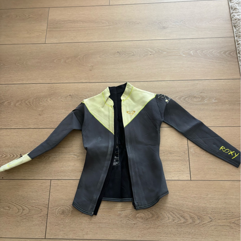 Roxy Gray and Yellow Jacket